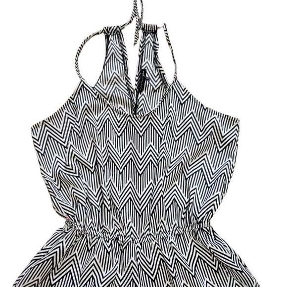 City Triangles Black & White Chevron Print Racer Back Romper Size S - Picture 3 of 14
